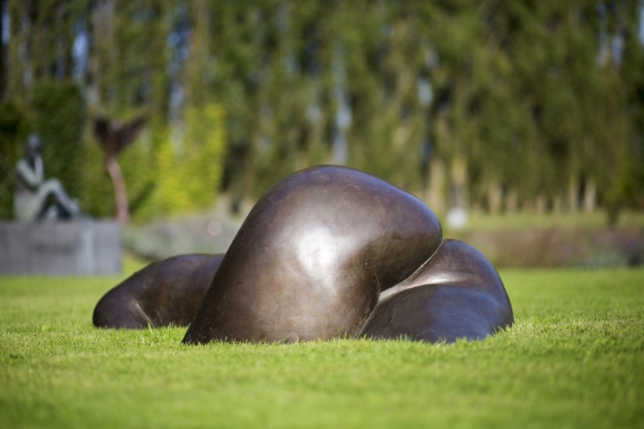 Moeder Aarde Op Schaal | Bronze | 180x105x57cm | Edition 7/8 | Ann Deman